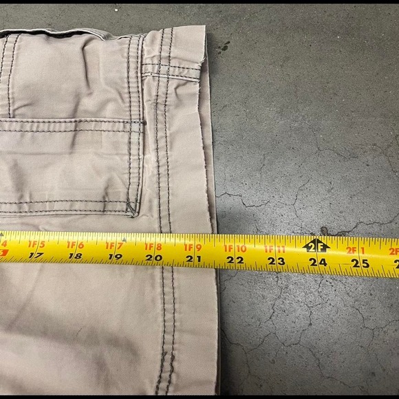 Vintage Y2K baggy Levi's cargo utility hiking skater shorts - Picture 7 of 7